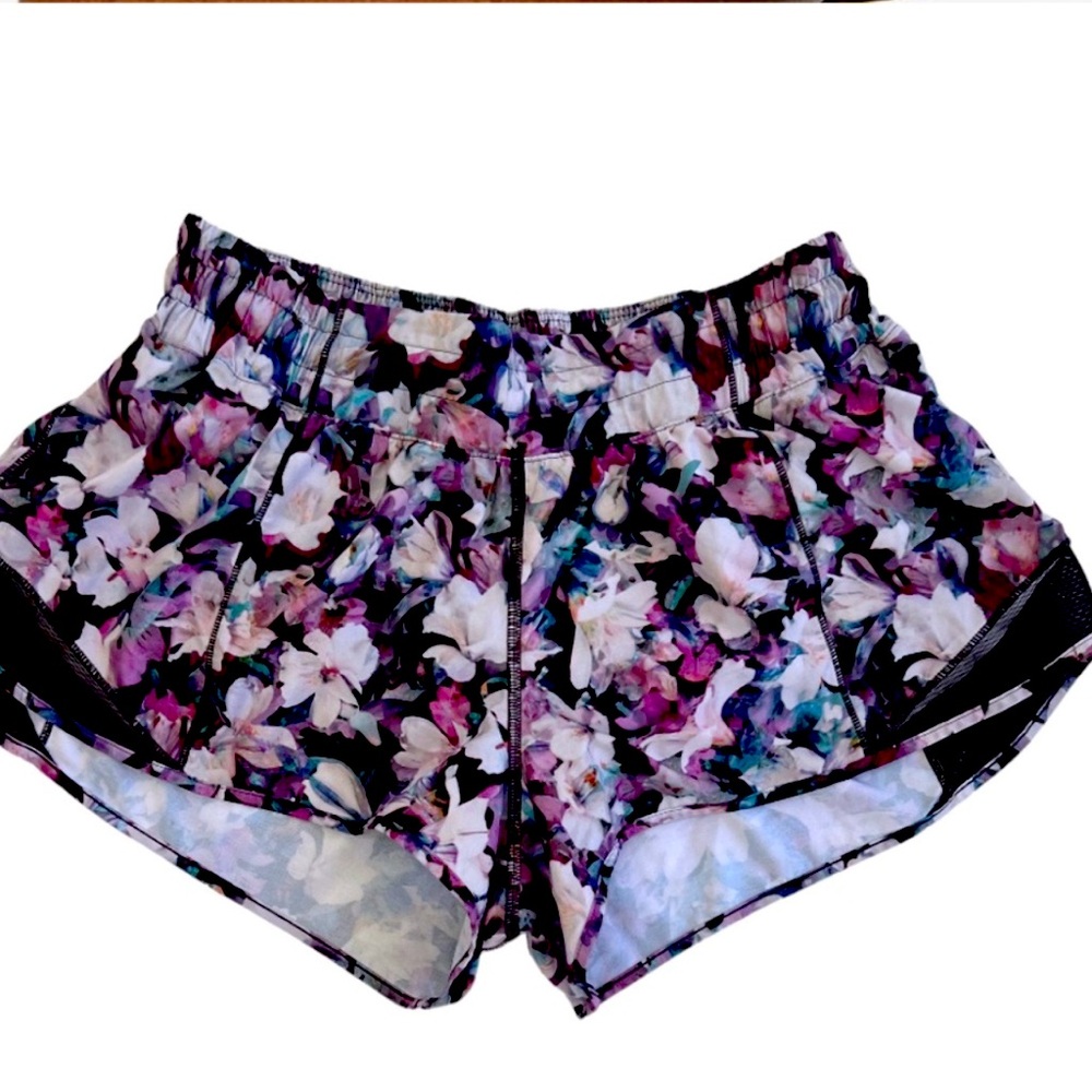 Lululemon Hotty Hot Shorts Floral size 8